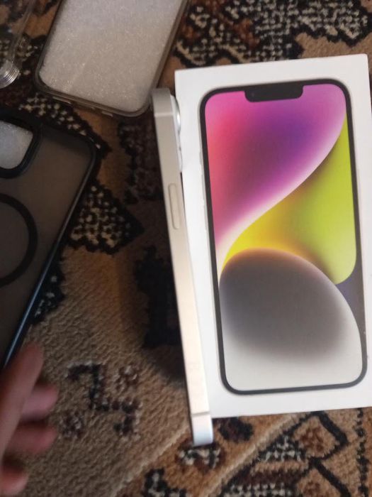 iPhone 14. 1200