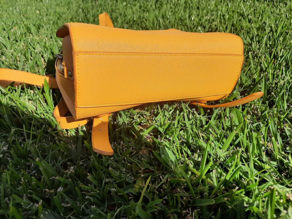 Mochila Zara cor mostarda