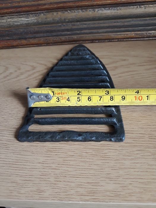 Grelha para ferro de engomar a carvão antigo