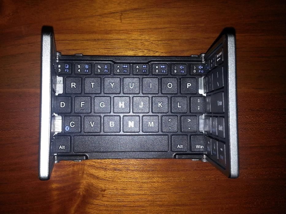 Teclado Wi-Fi para tablet e telemóvel