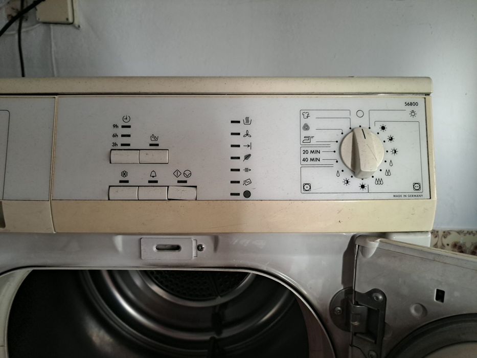 Máquina de secar AEG Lavatherm T56800 – para peças ou reparação