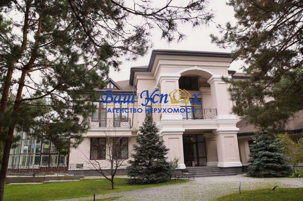 Продажа дома с ремонтом в лесу с выходом на реку.