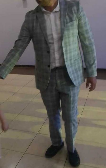 Szary garnitur w kratę Reserved