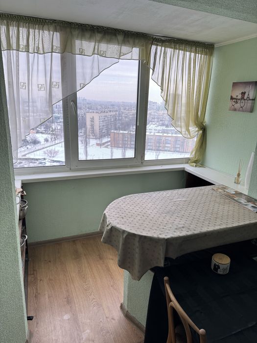 Київ. Квартира. Кухня. Простора квартира.  Автономна квартира. Фен-шуй