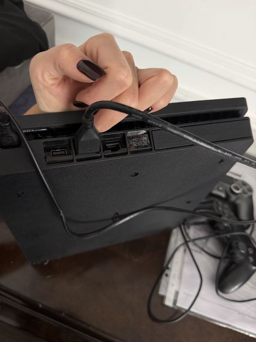 Sony PlayStation 4 Slim 1TB + 2 джойстики DualShock 4