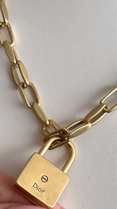 Colar dior dourado