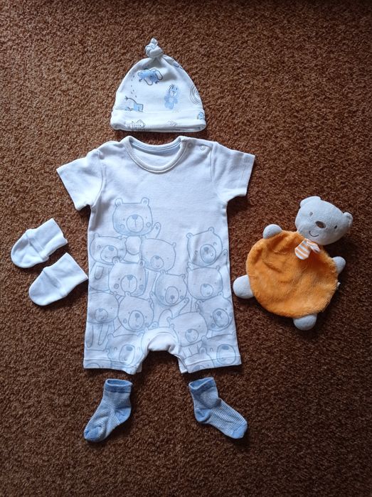 Пакет вещей на мальчика на 0-3 месяца и игрушка в подарок