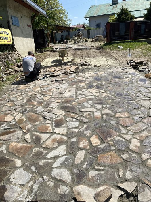 Укладання бруківки.Бруківка