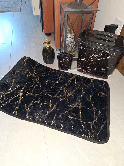 Zestaw łazienkowy. Czarnozłoty. Extra