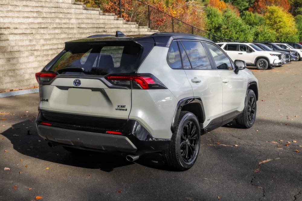 Toyota RAV4      2022