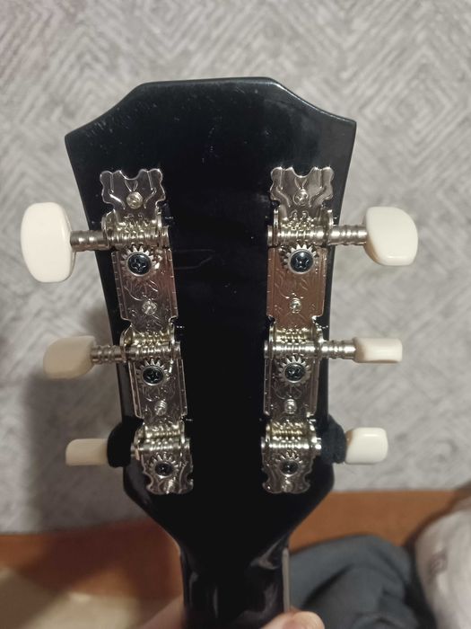 Электро-акустическая гитара