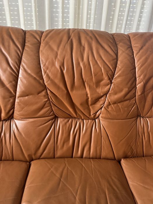 Sofa em pele castanho