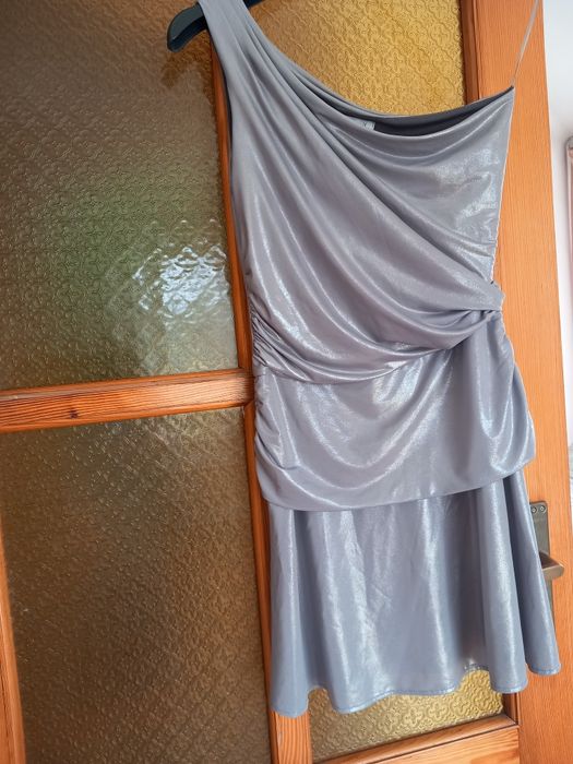 Sukienka srebrna na jedno ramie