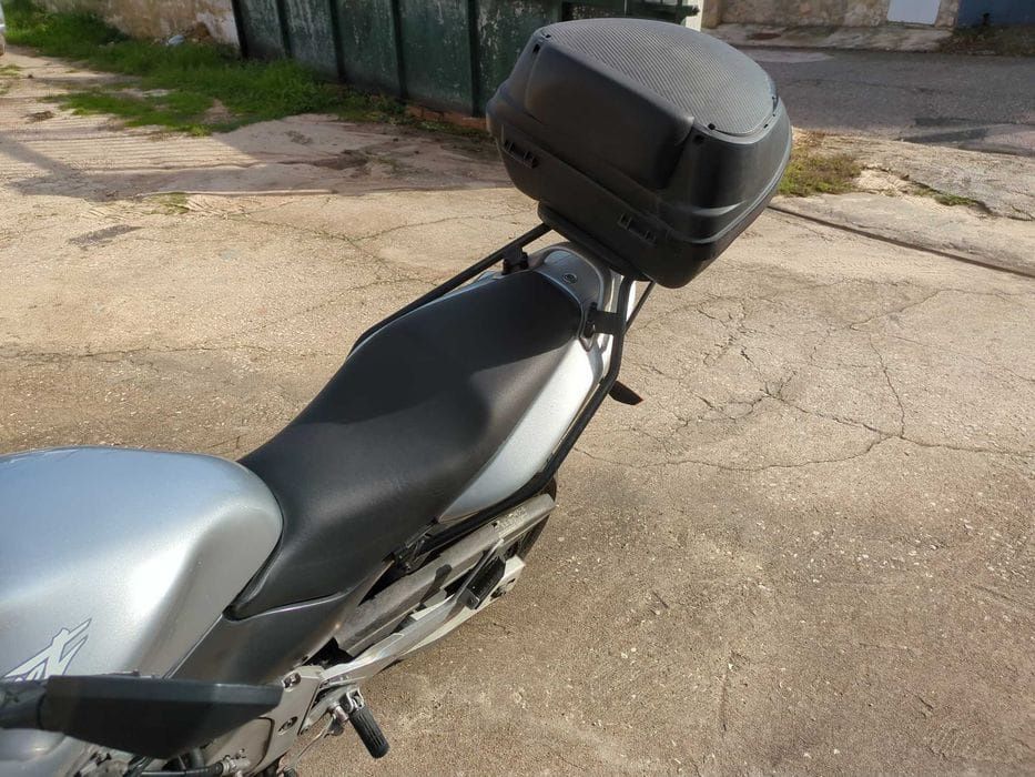 Hornet 600 cinza