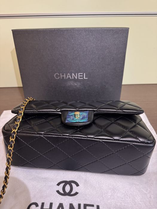 Продам Сумочку CHANEL новую и вместительную