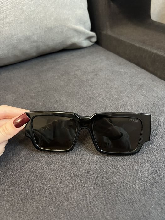 Сонцезахисні окуляри Prada