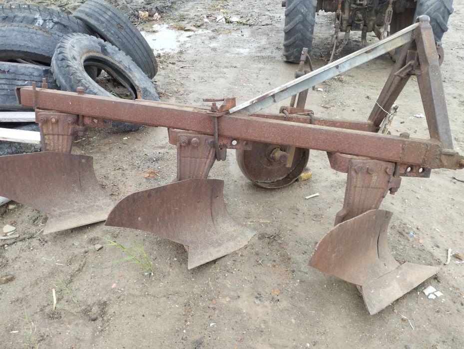 Продам плуг трёх корпусний ПЛН-3.35
