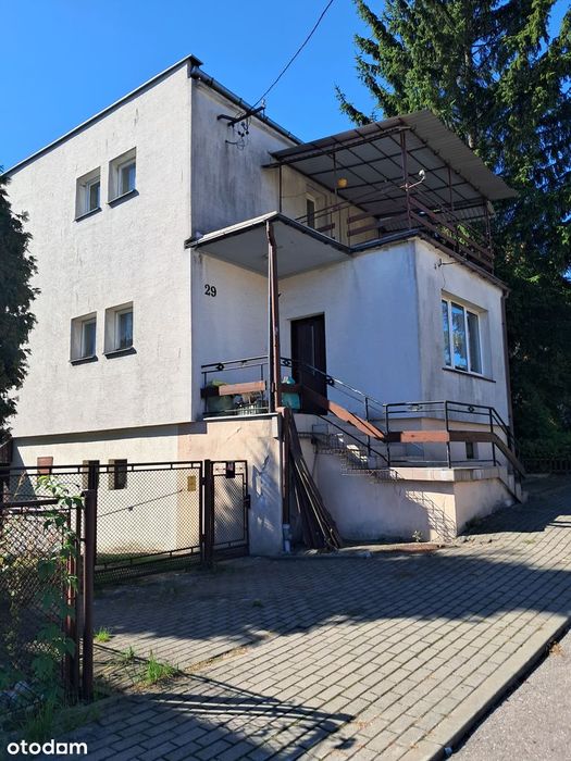 dom wolnostojący przy ul. Kochanowskiego w Sandomierzu.