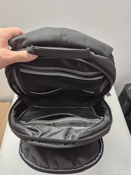 Mochila, 3 divisões, espaço para PC