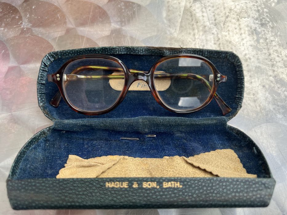 Okulary zabytkowe w etui