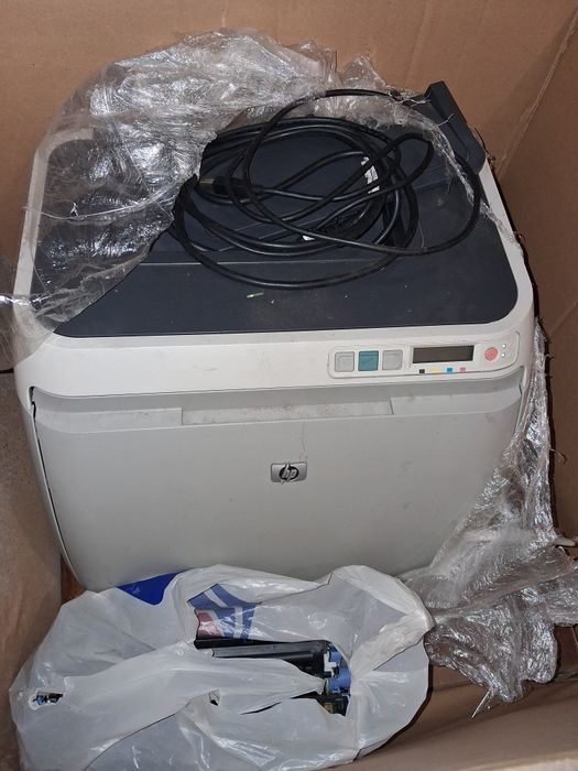 Цветной принтер HP 1600