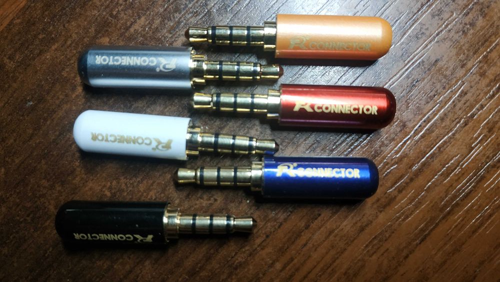 Штекер наушников 3,5 мм 4-х контактный 3 (три) штуки с микрофоном