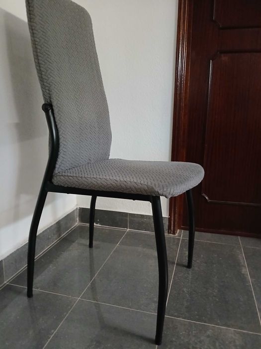 Vendo 6 Cadeiras para desocupar com urgência