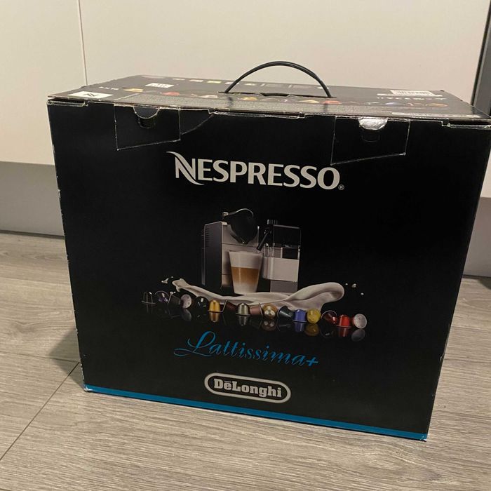 Ekspres kawa Nespresso DeLonghi Lattissima+ EN 520.S + kapsułki