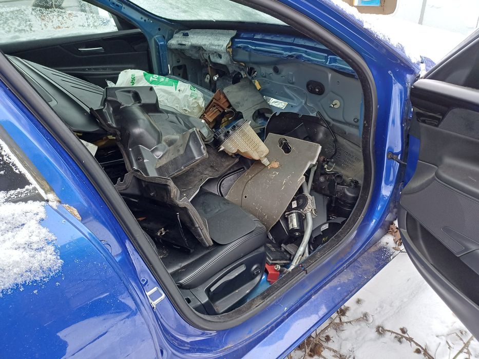 Jaguar XE -nadwozie uszkodzone