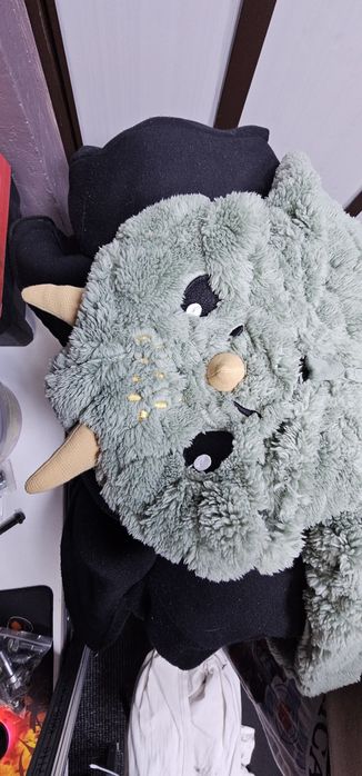 Новый костюм 3-4 года трицератопс