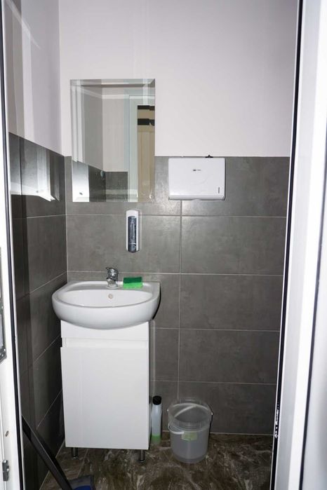 Продам приміщення під бізнес на Університетській — великий ЖК