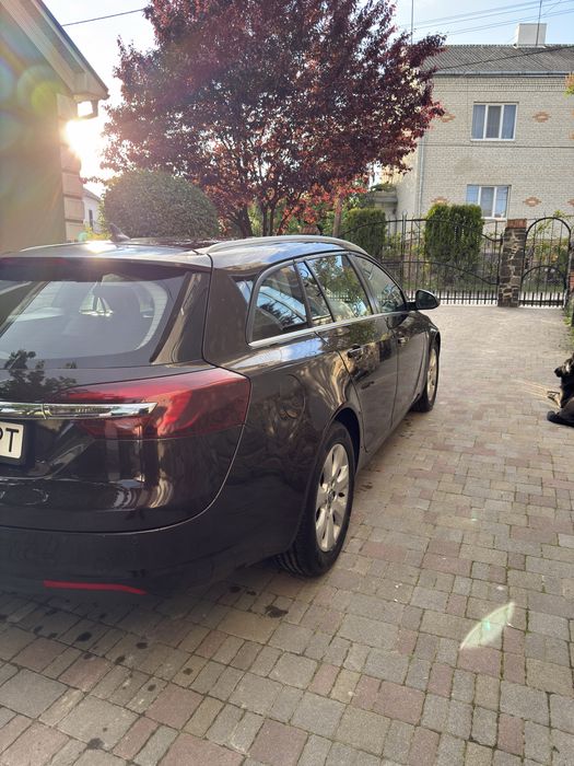 Автомобіль Opel insignia