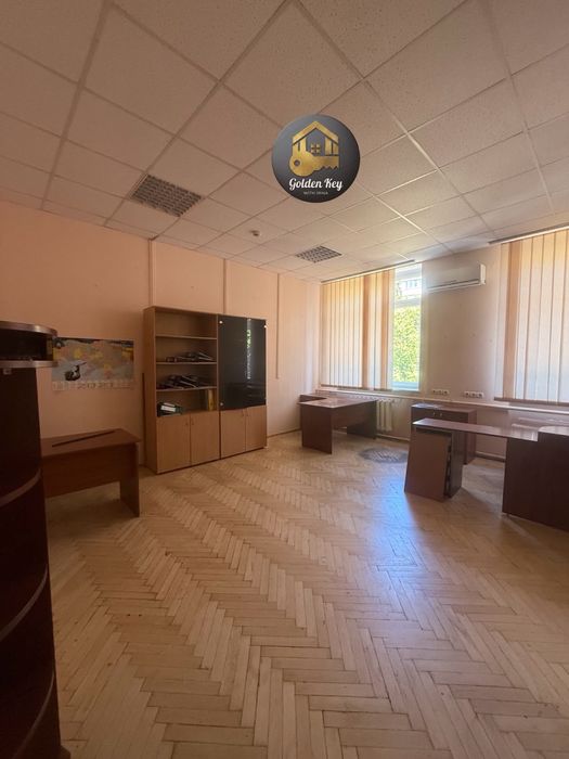 ОРЕНДА комфортного ОФІСНОГО приміщення 33,6м2 , вулиця Євгена Коновальця 31. ЦЕНТР . 350 грн за м2