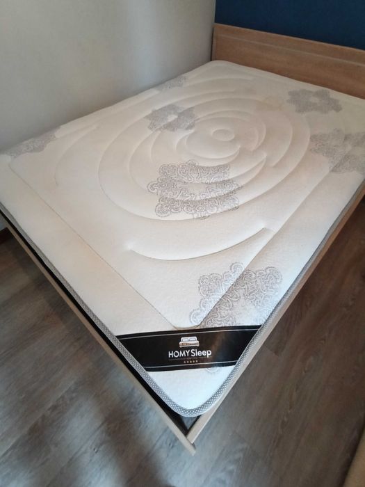 Cama casal com estrado e colchão