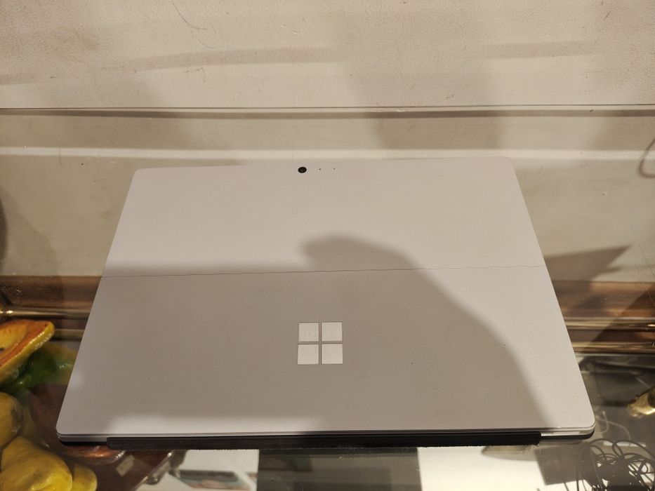 Microsoft Surface Laptop i7 8gb 250 gb