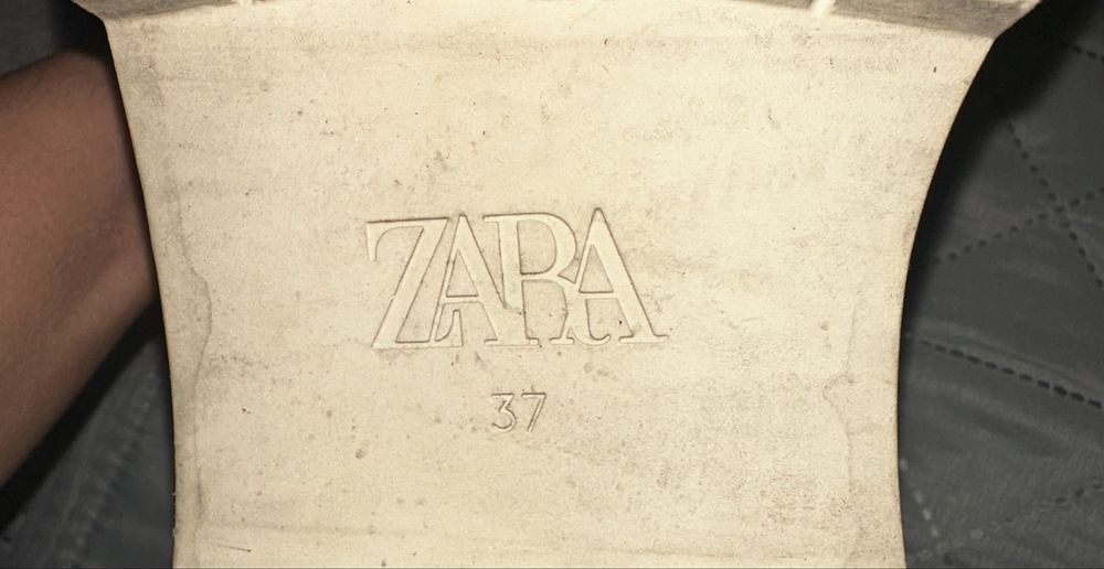 Стильні бежеві ботінки Zara