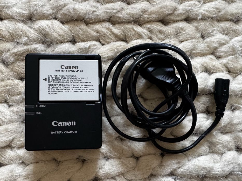 Canon EOS 600D+Objetiva Canon EF-S 18-55mm F3.5-5.6 IS II