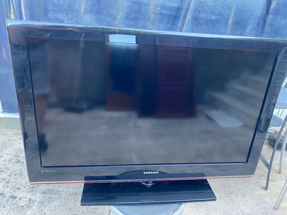 LCD Samsung (100cm x 63cm)