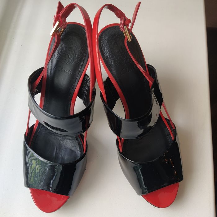 Туфлі шкіряні лак Clarks