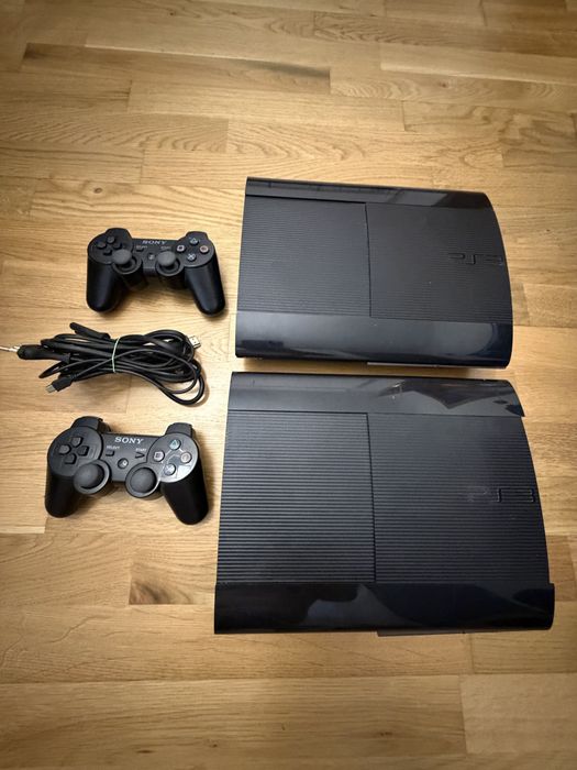 Playstation 3 z padami i grą