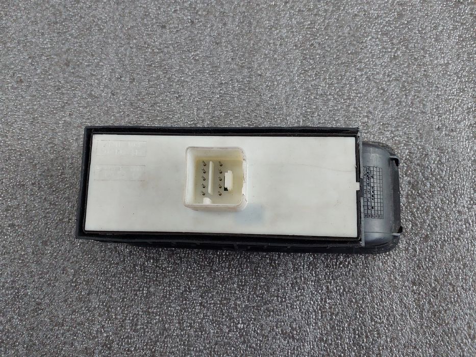 Comando / botão / interruptor vidros frente esquerdo SKODA Fabia II Br