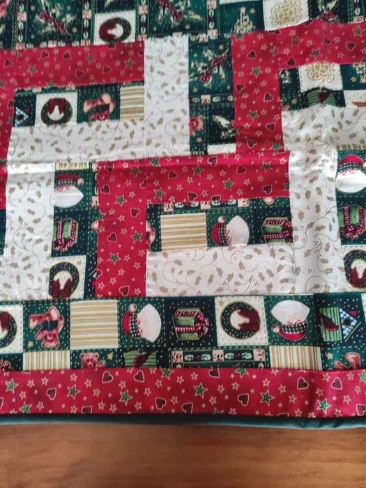 Caminho de mesa / aparador com motivos de natal.