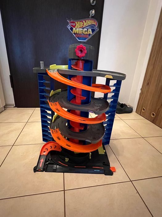 Garaż Hot wheels.