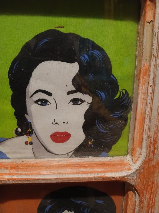 Quadro em janela reciclada