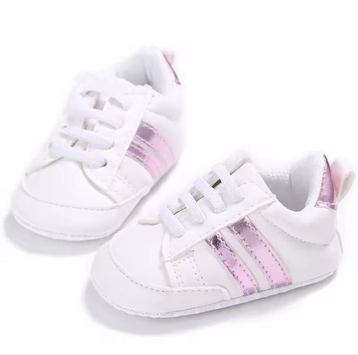Criança bebê menina sapatos