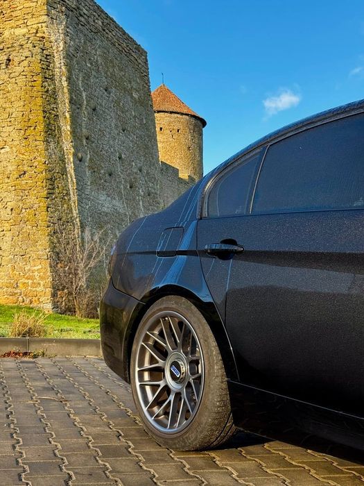 Продам бмв е90 320