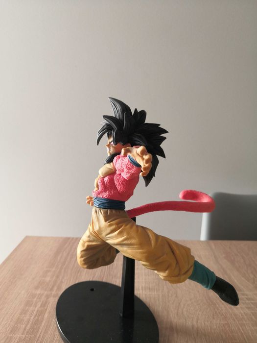 Goku SSJ4 (Dragon Ball)