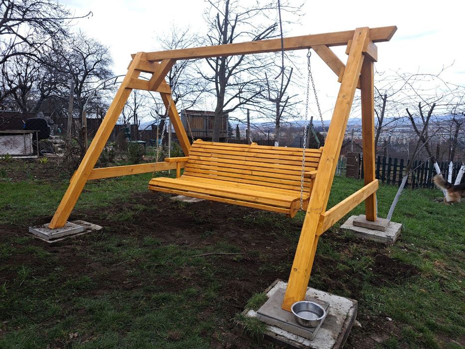 Huśtawki ogrodowe, Ławki