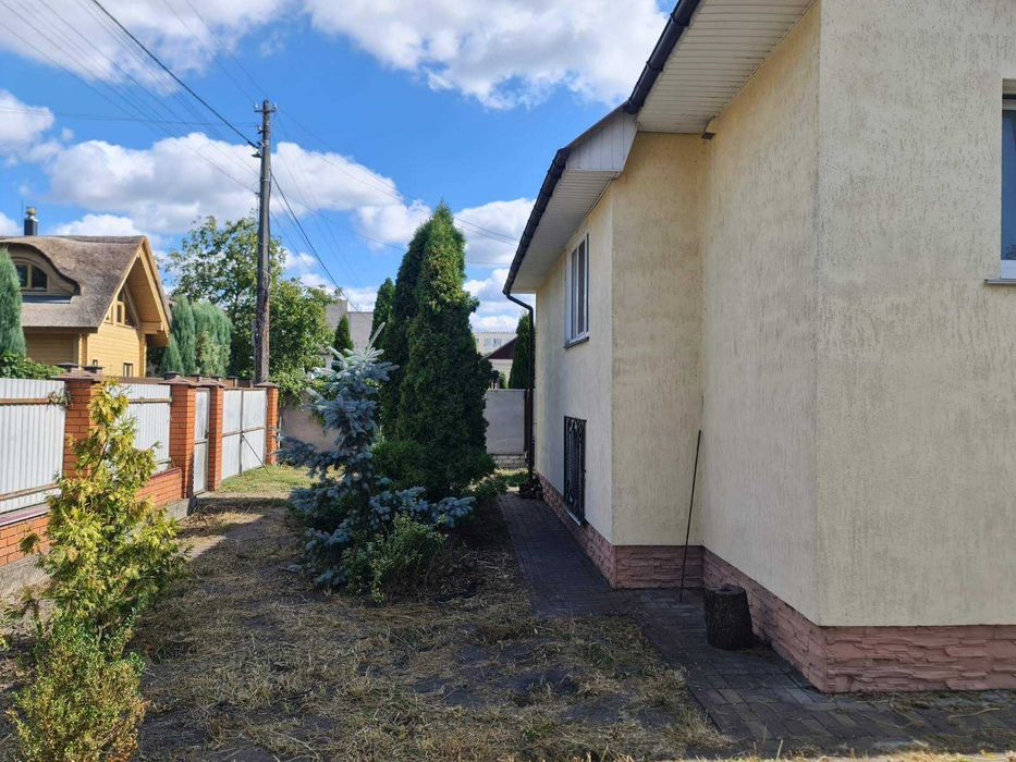 Продам будинок, Русанівські сади, вул. 3-тя Садова, чудовий стан, все залишається в будинку .