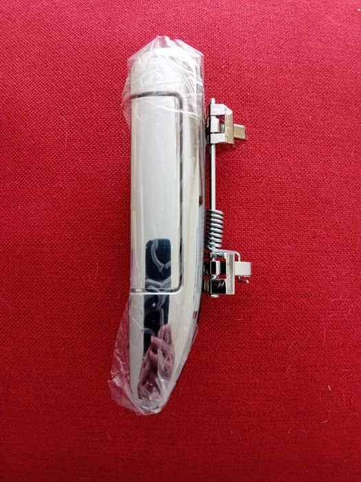 Puxador porta frente lado direito  nissan primera